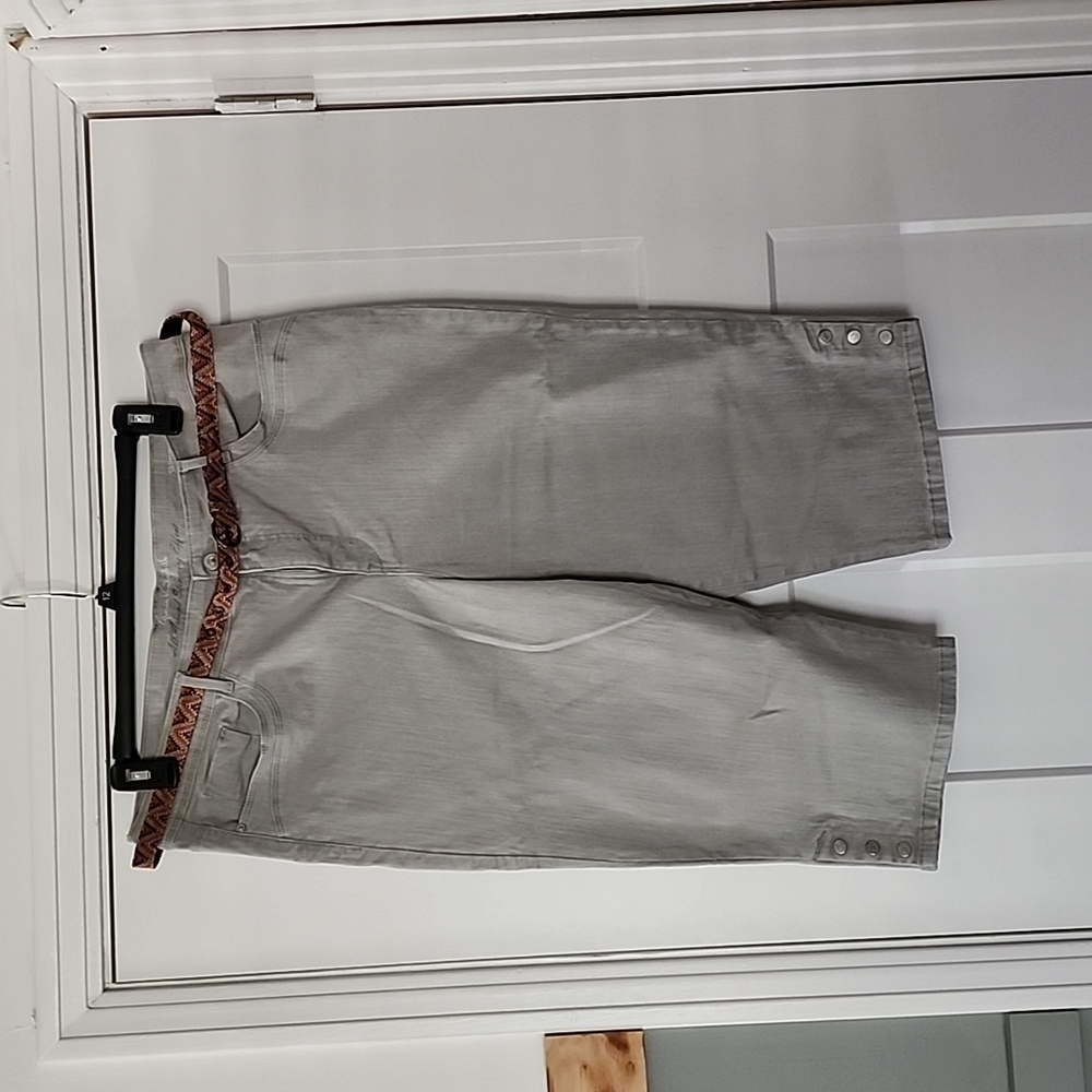 NWOT. Gloria Vanderbilt. Light Green wash Skimmer. 16